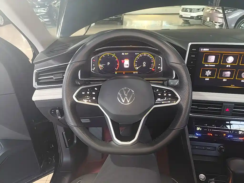 Volkswagen Tiguan L — миниатюра 11