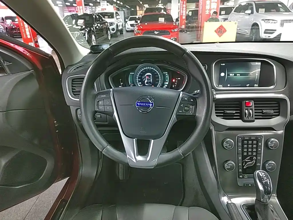 Volvo V40 — миниатюра 11