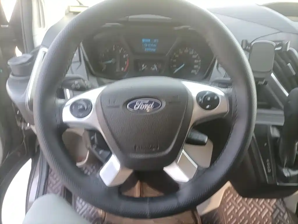 Ford Tourneo — миниатюра 11