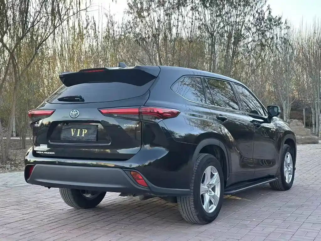 TOYOTA HIGHLANDER