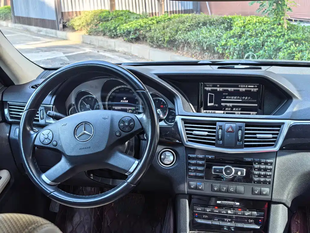 Mercedes-Benz E-Class — миниатюра 6