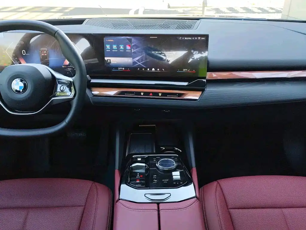 BMW 5 Series — миниатюра 8