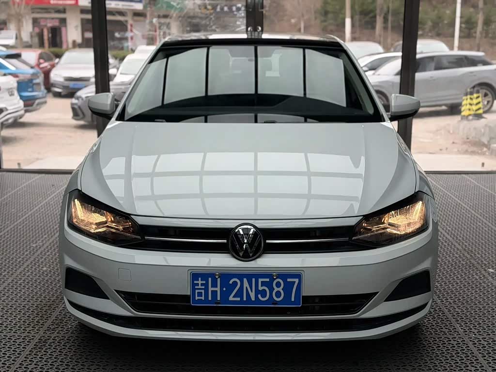 Volkswagen Polo 1.5 л 2023 г. Белый, пробег 22000 км