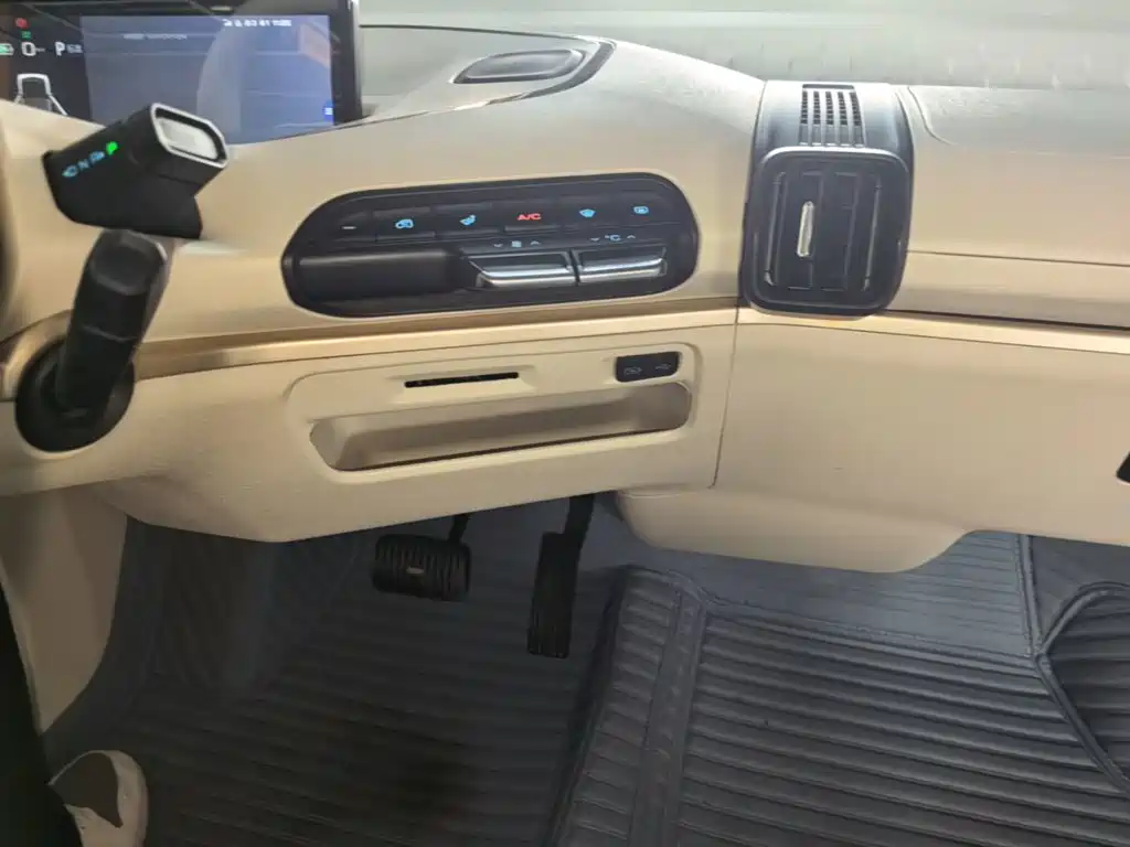 Baojun KiWi EV — миниатюра 10
