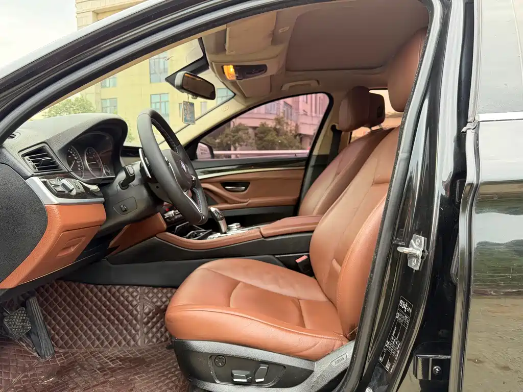 BMW 5 Series — миниатюра 9