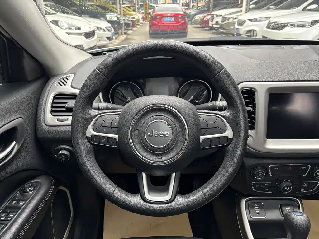 Jeep Compass — миниатюра 13