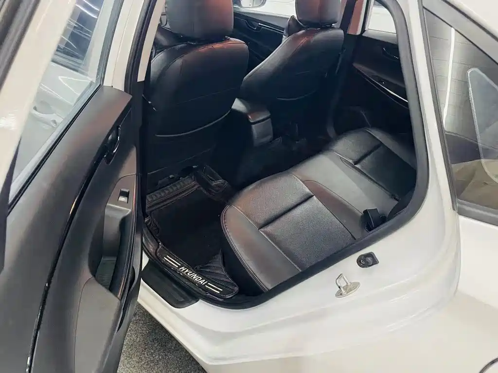 Hyundai Elantra — миниатюра 5