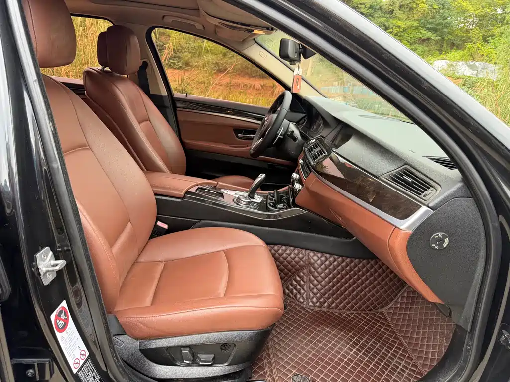 BMW 5 Series — миниатюра 11