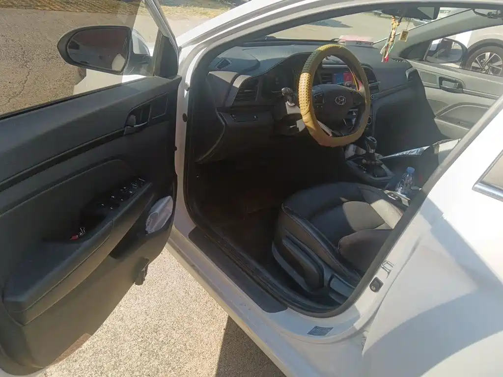 Hyundai Elantra — миниатюра 17