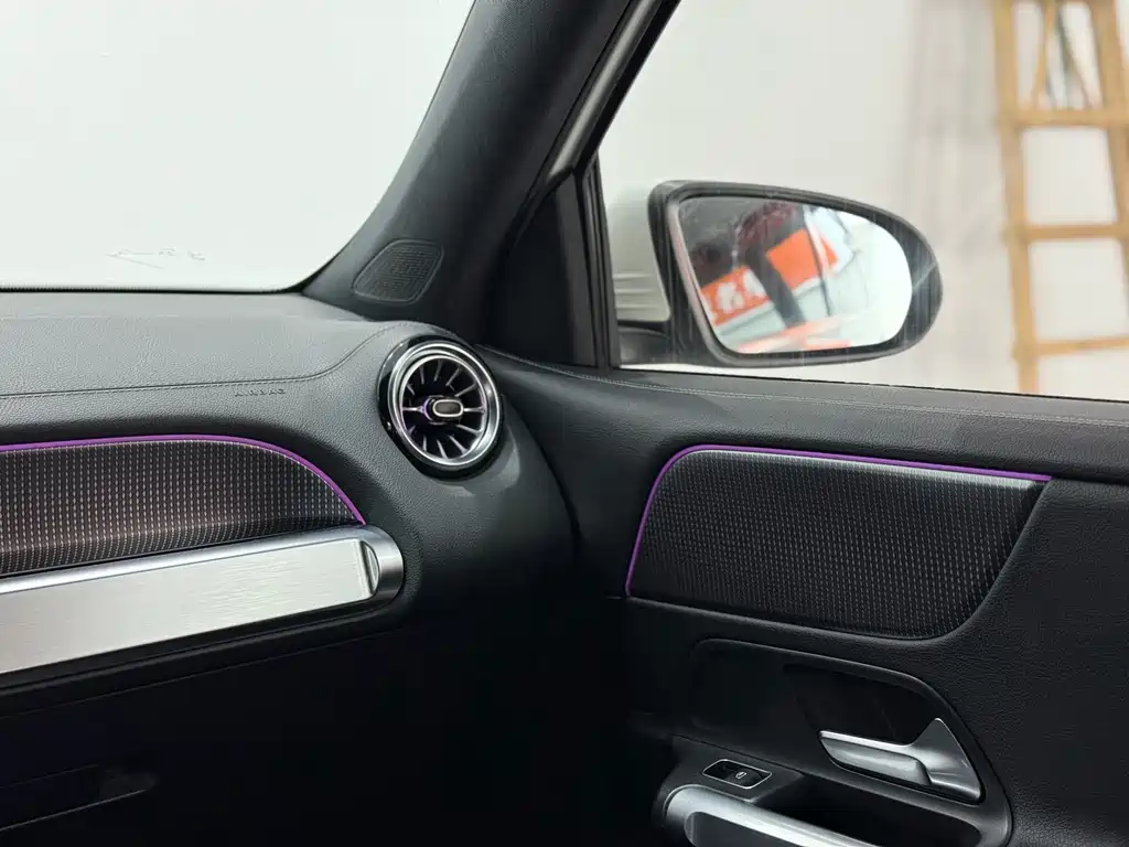 Mercedes-Benz GLB — миниатюра 12
