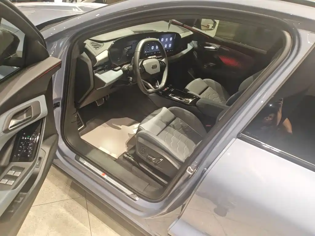 Audi Q6L e-tron — миниатюра 21