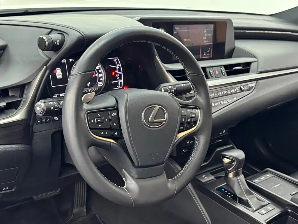 Lexus ES — миниатюра 6