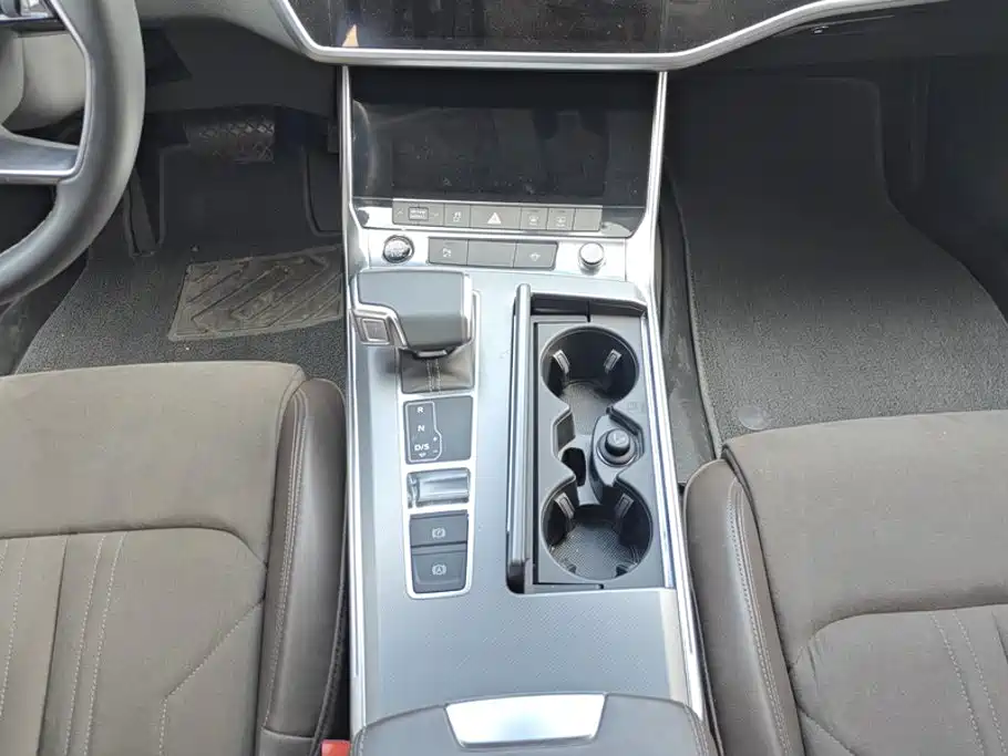 Audi A7L — миниатюра 16