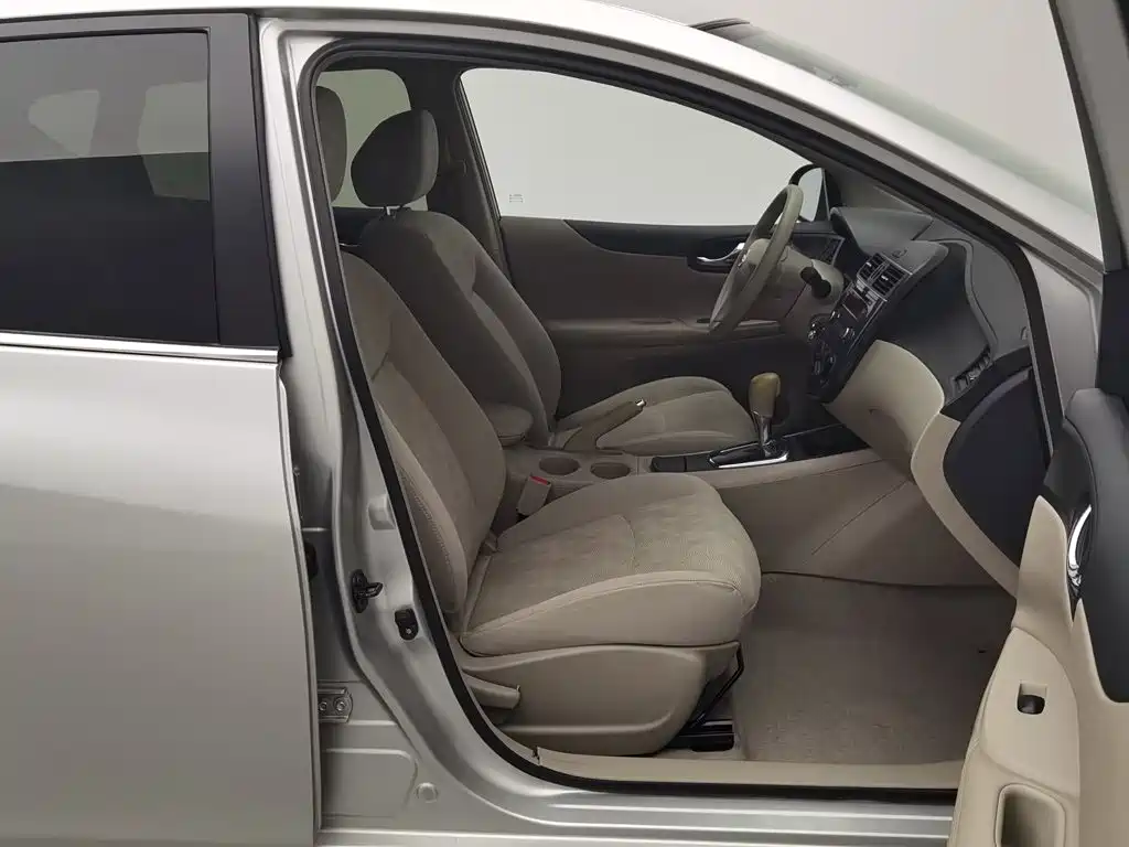 Nissan Tiida — миниатюра 23