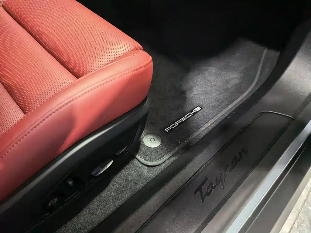 Porsche Taycan — миниатюра 17