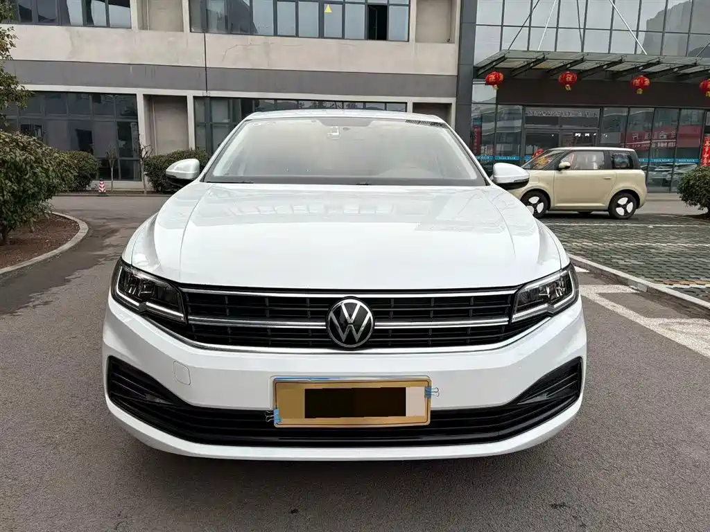 VOLKSWAGEN BORA