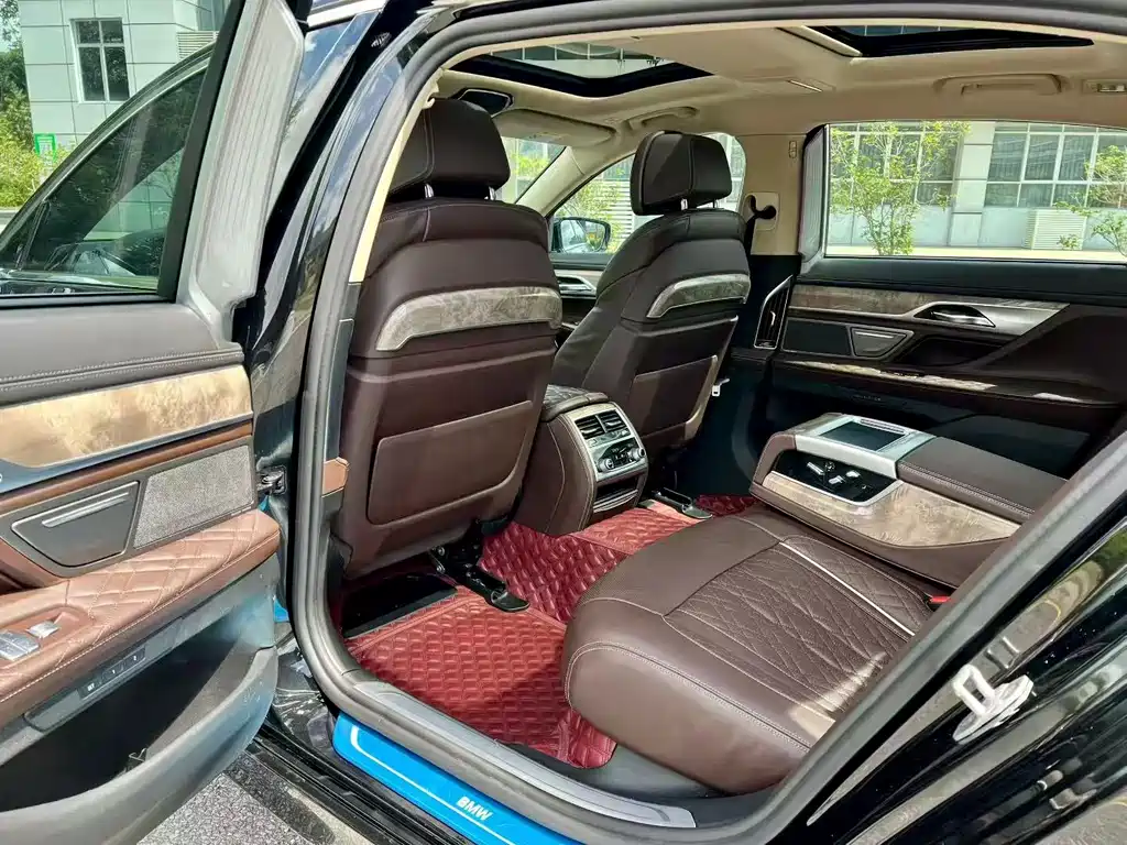 BMW 7 Series — миниатюра 4