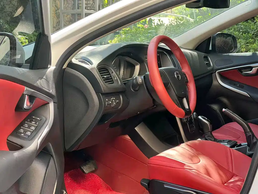 Volvo V40 — миниатюра 7