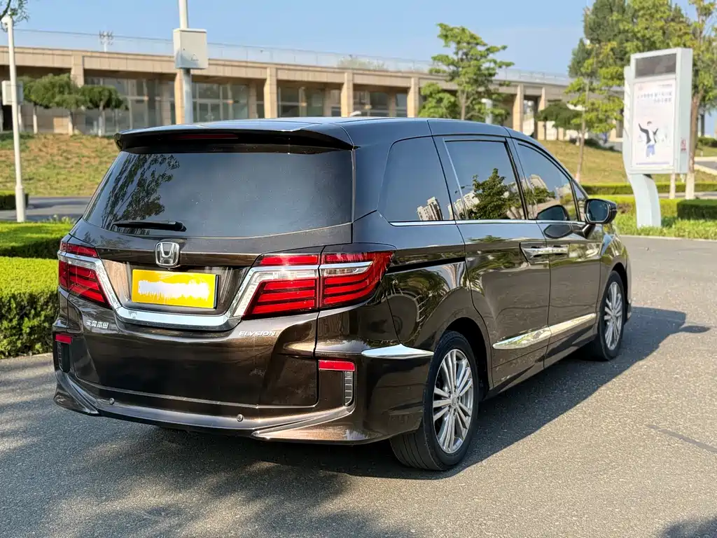Honda Elysion — миниатюра 6