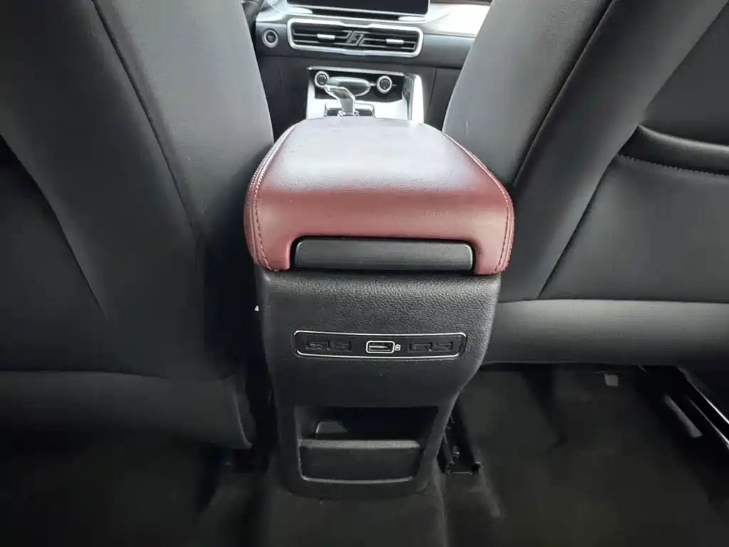 Geely Binyue — миниатюра 13