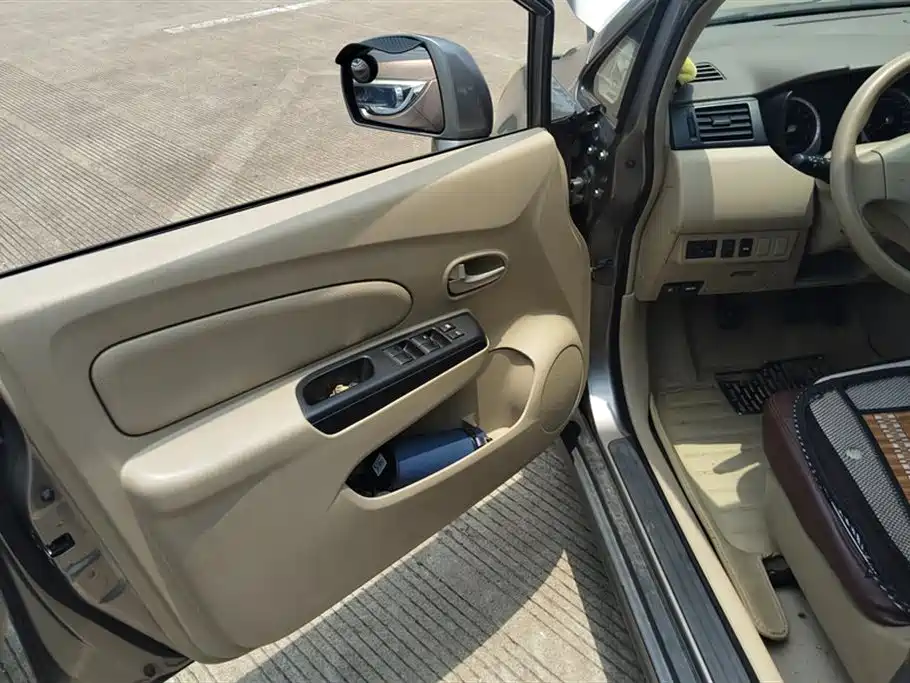 Venucia D50 2014 1.6L MT