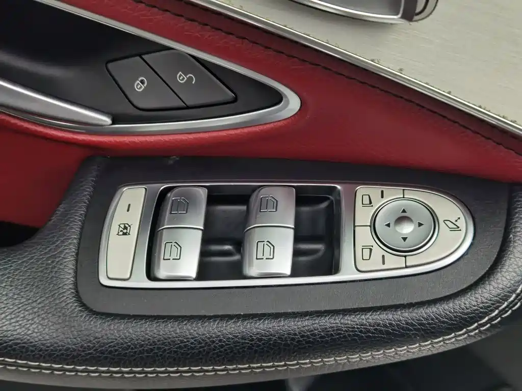 Mercedes-Benz C-Class — миниатюра 9