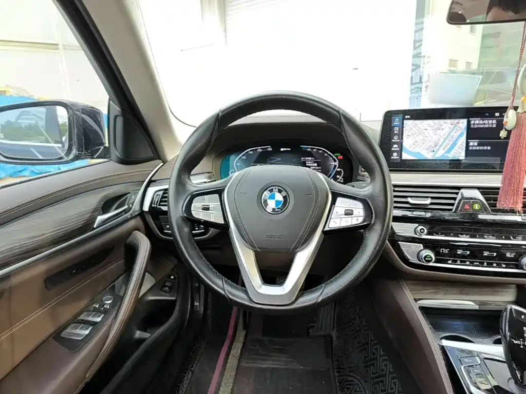 BMW 5 Series New Energy — миниатюра 11