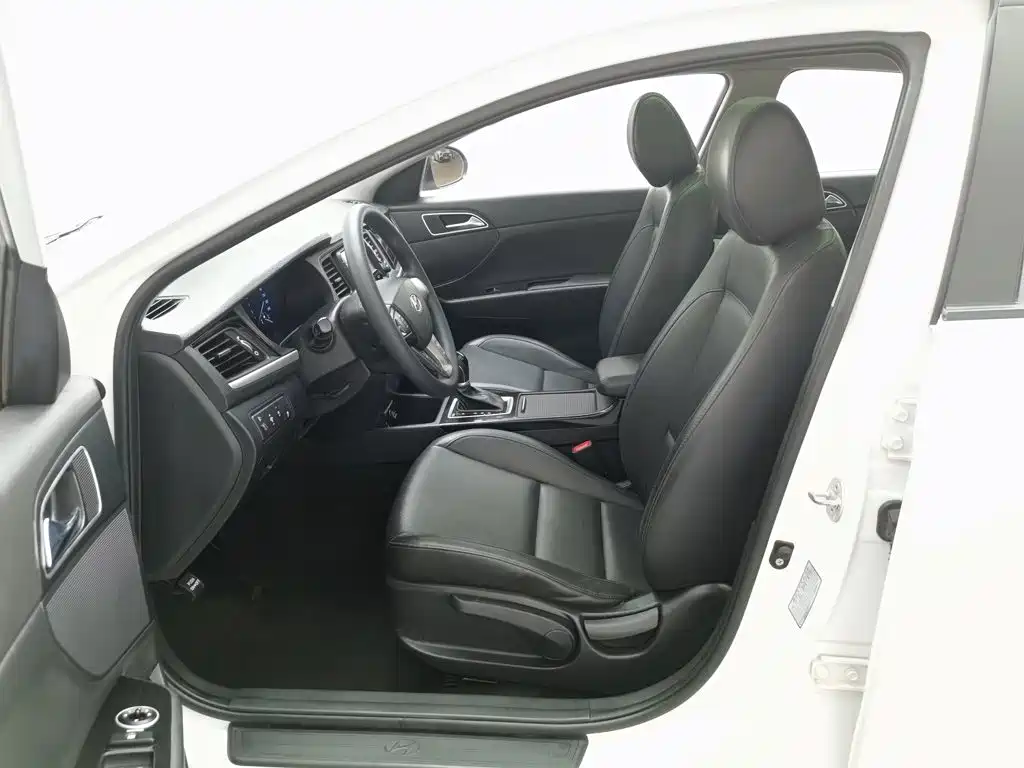 Hyundai Mistra 2017 1.8L AT GLS V