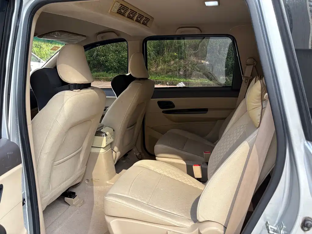 Wuling Hongguang — миниатюра 8