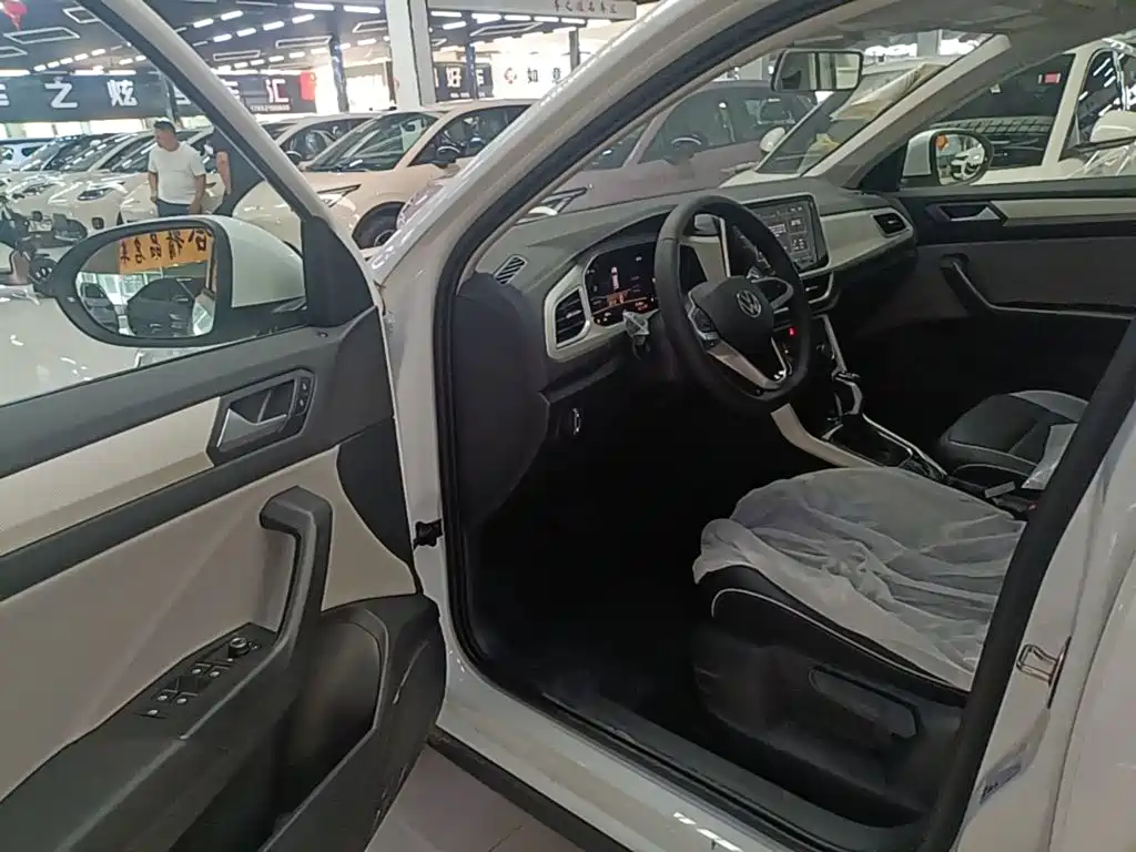 Volkswagen T-Roc — миниатюра 16