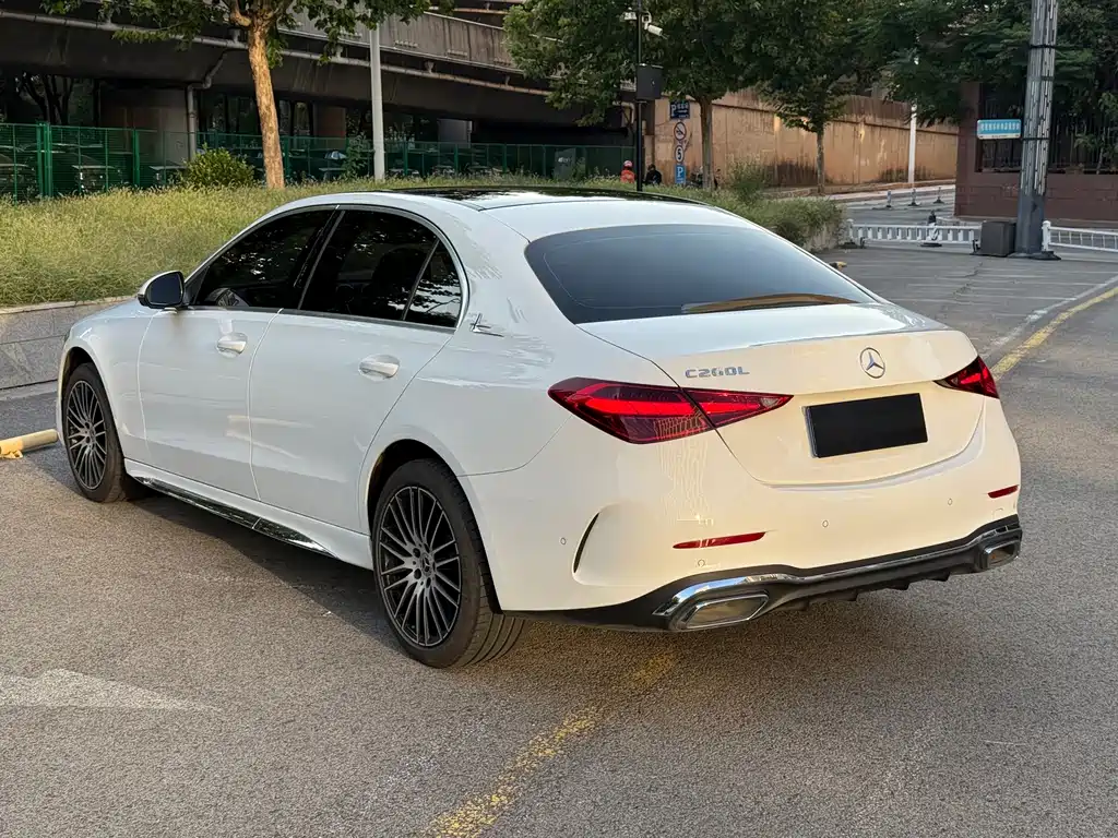 Mercedes-Benz C-Class — миниатюра 11