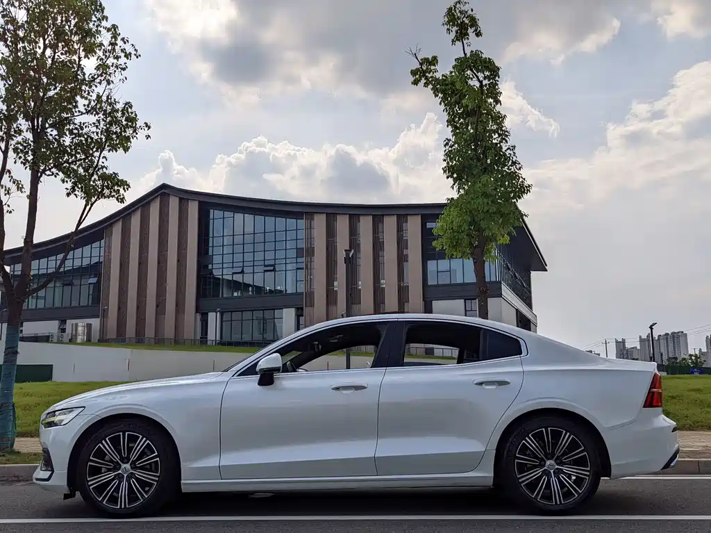 Volvo S60 — миниатюра 3