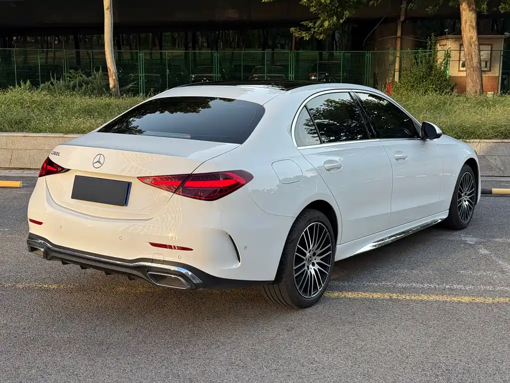 Mercedes-Benz C-Class — миниатюра 13