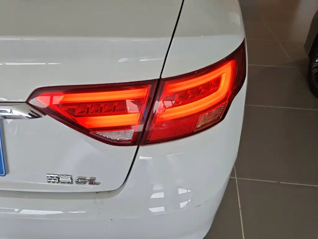 Geely Emgrand GL — миниатюра 8