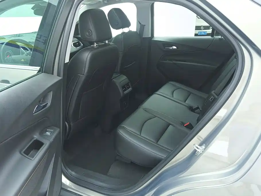 Chevrolet Equinox — миниатюра 11