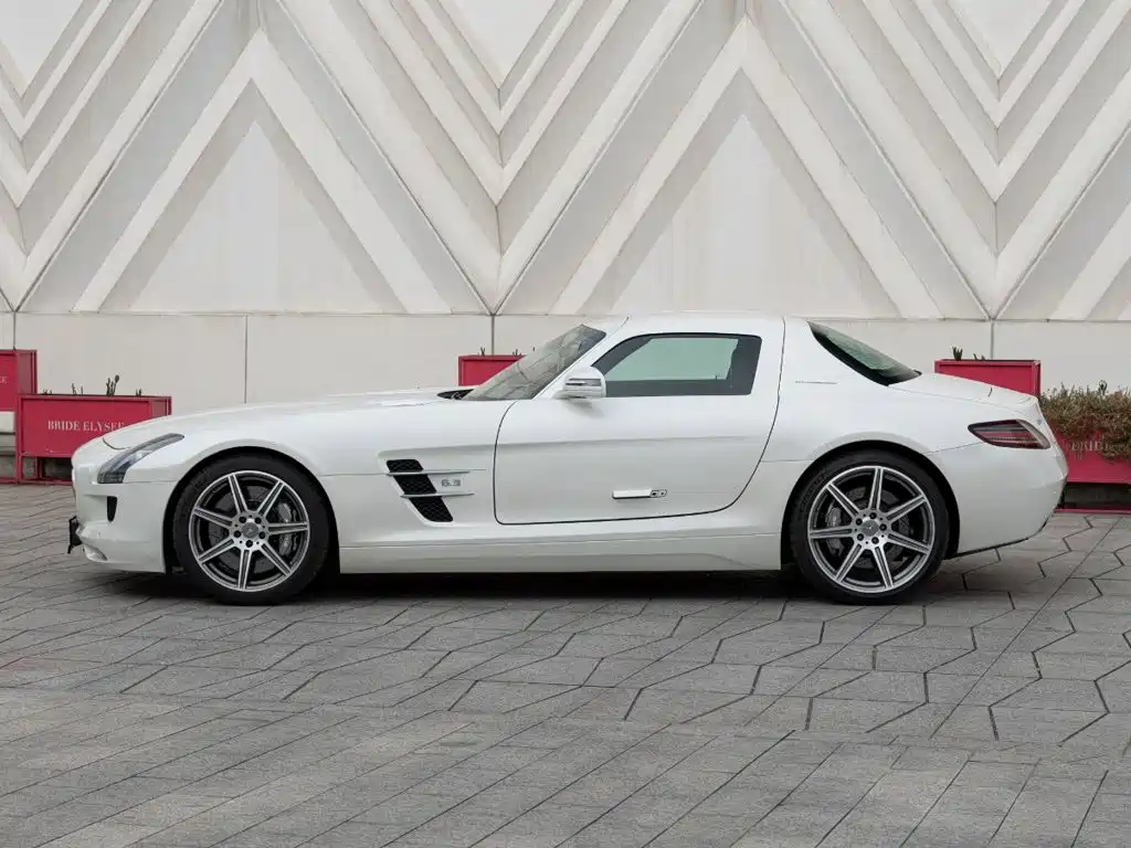 Mercedes-Benz SLS AMG — миниатюра 7