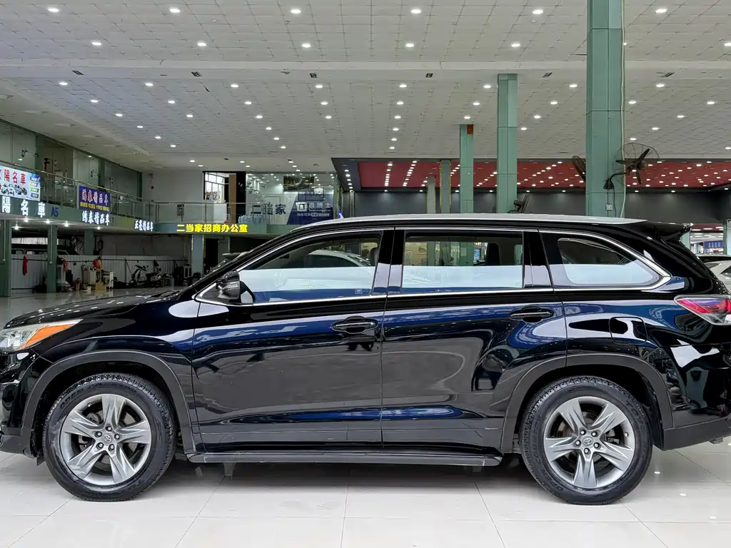 TOYOTA HIGHLANDER