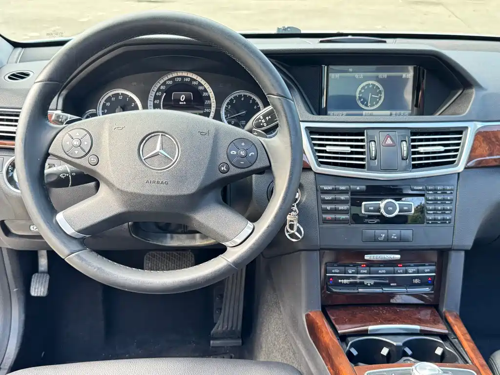 Mercedes-Benz E-Class — миниатюра 12