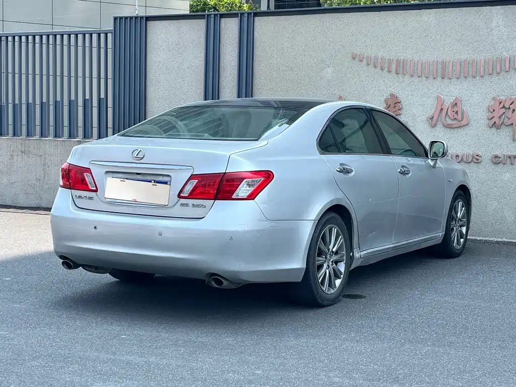 Lexus ES — миниатюра 6