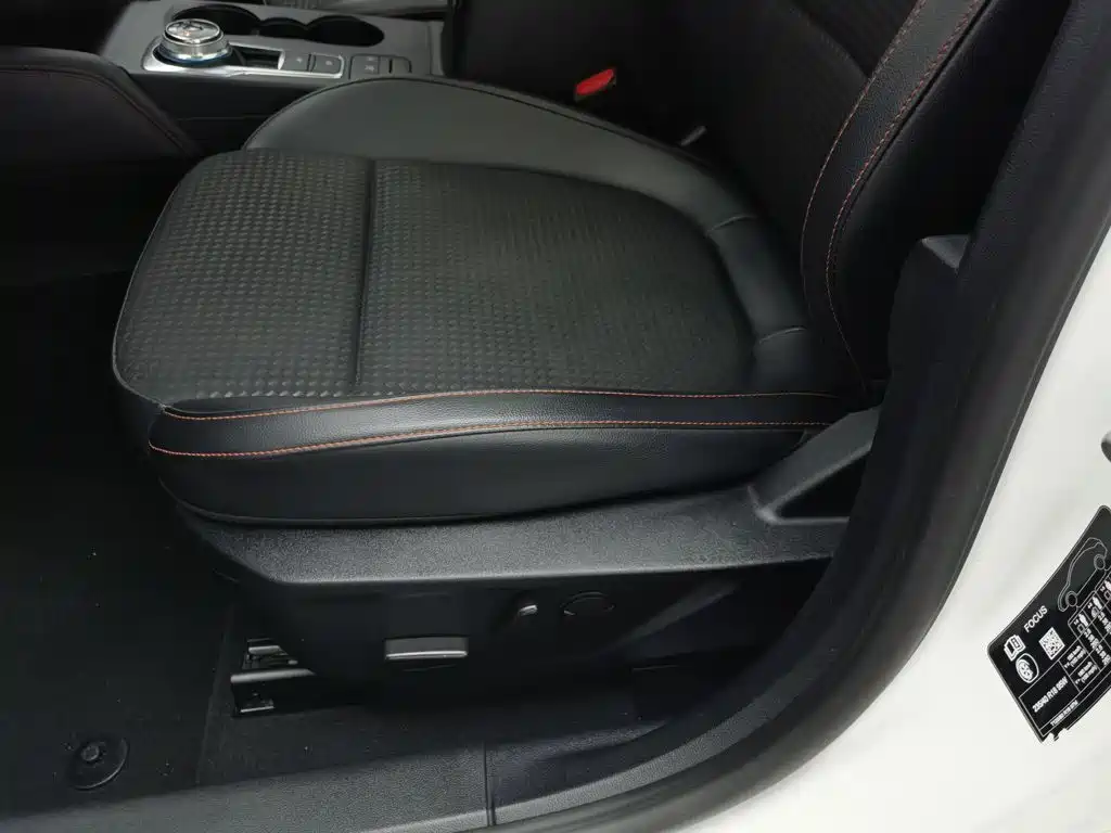 Ford Focus — миниатюра 20