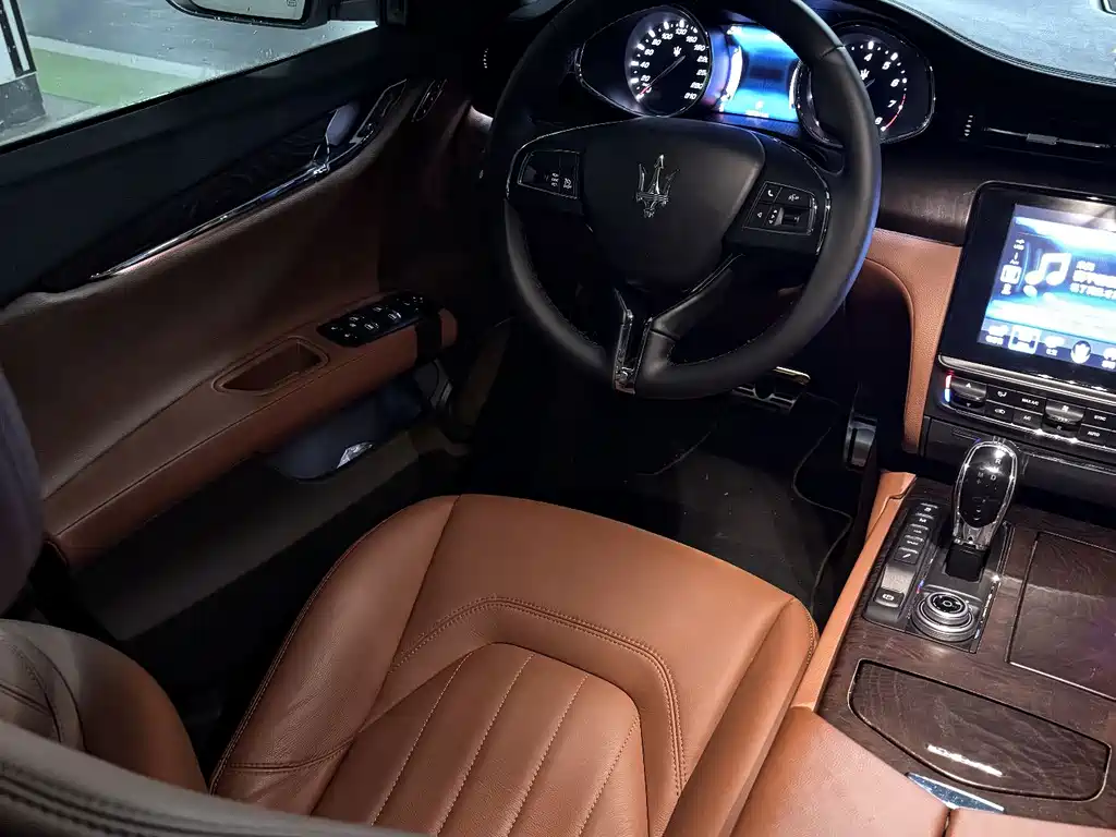 Maserati Quattroporte — миниатюра 8
