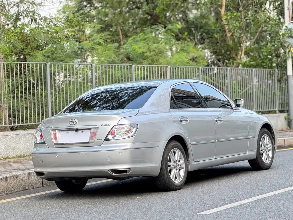 Toyota Reiz — миниатюра 3