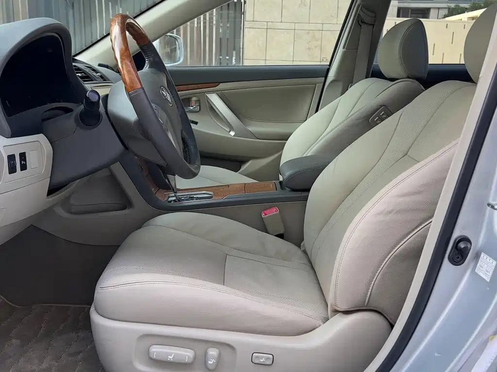Toyota Camry — миниатюра 13