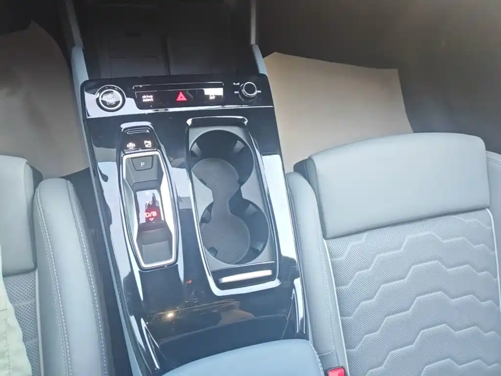 Audi Q6L e-tron — миниатюра 19