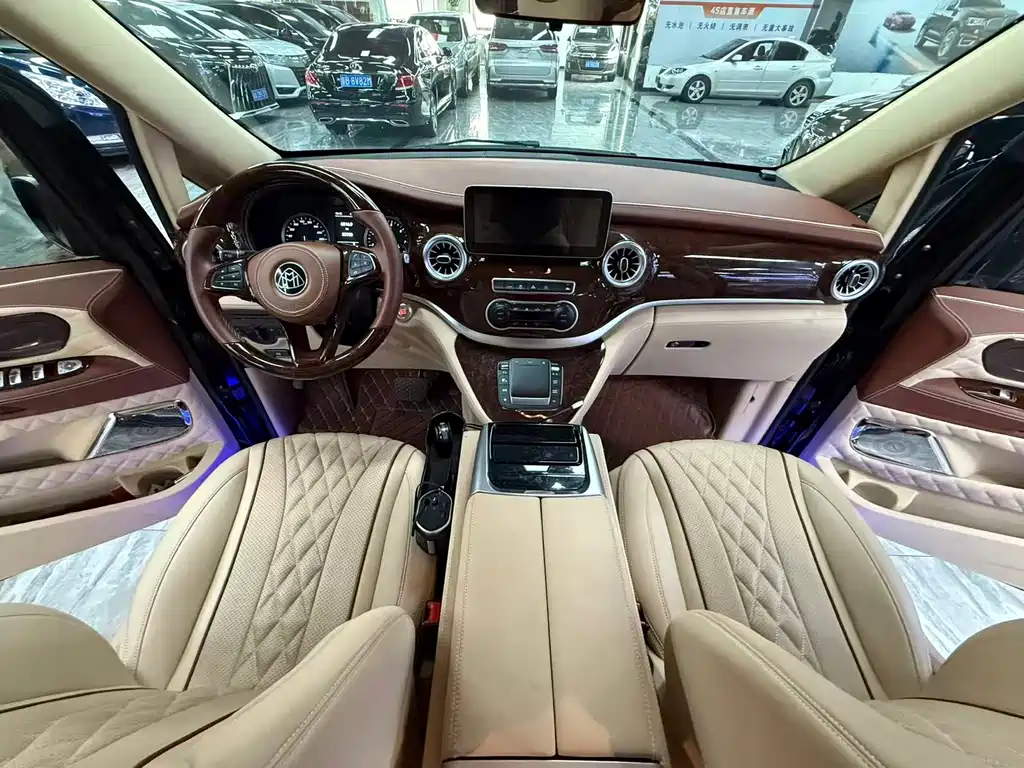 Mercedes-Benz Vito 2020 2.0T Elite 9 мест
