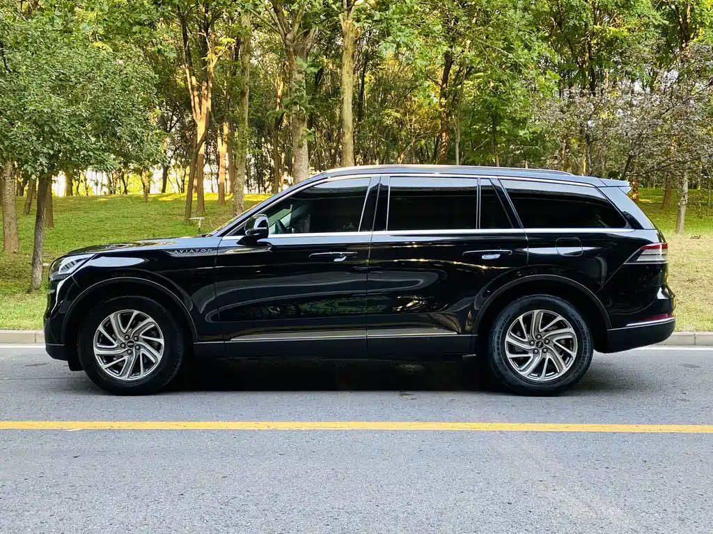Lincoln Aviator — миниатюра 4