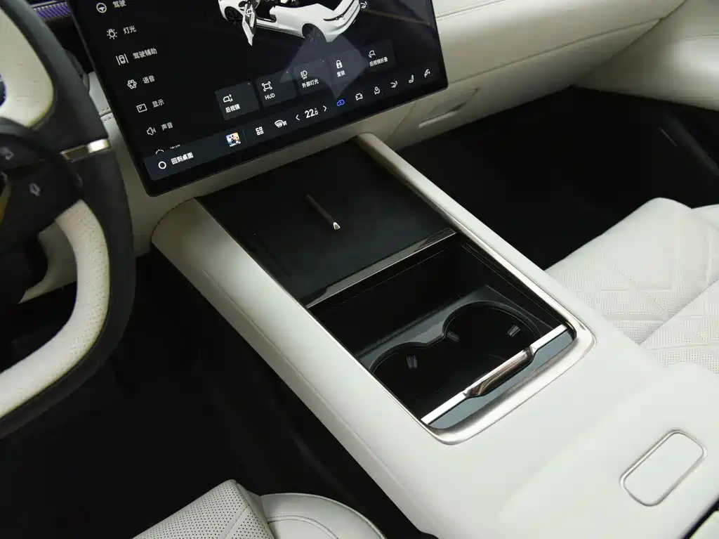 Lynk & Co 10 — миниатюра 14