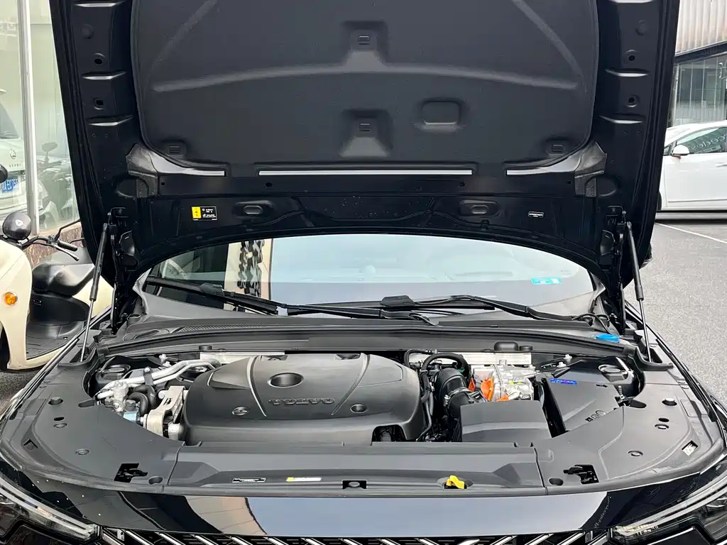 Volvo S90 PHEV — миниатюра 17