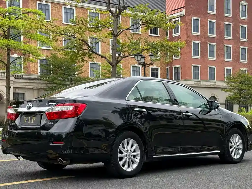 Toyota Camry — миниатюра 4