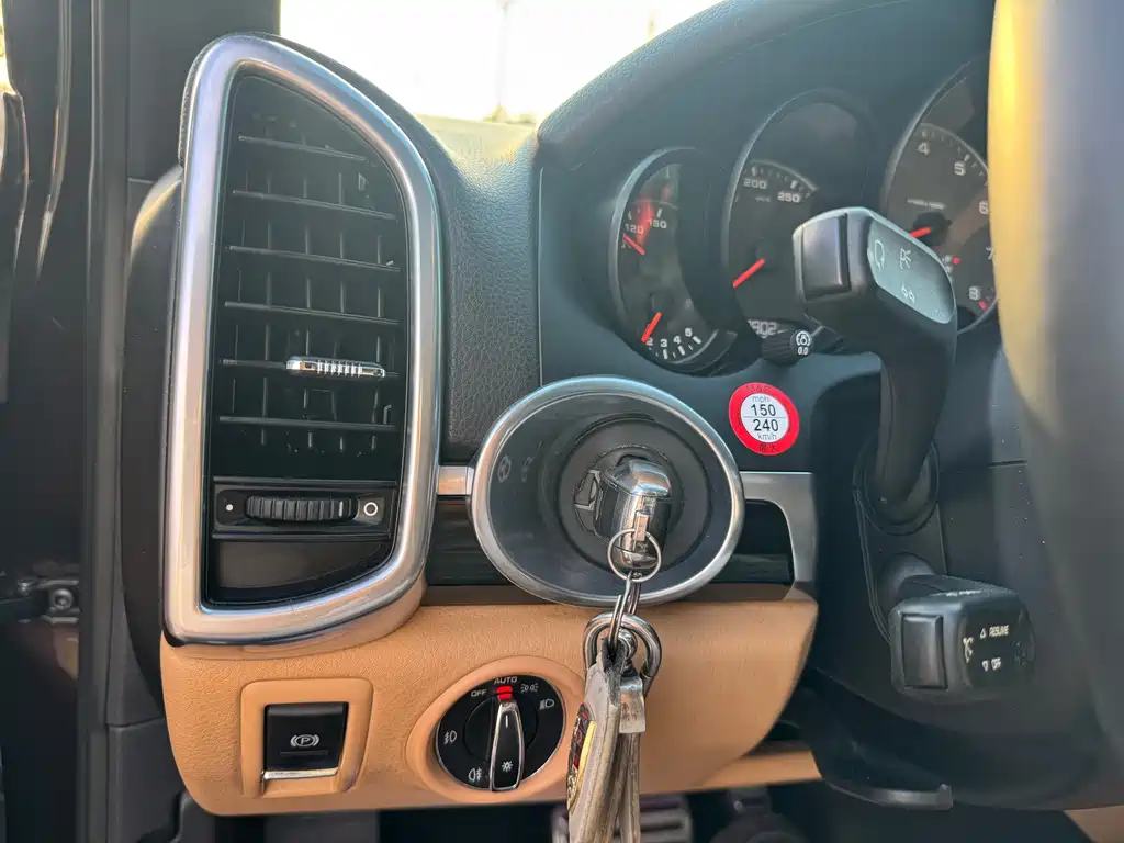 Porsche Cayenne — миниатюра 34